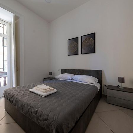 Casa Vacanze Nemesi Tyche Salerno Exteriör bild
